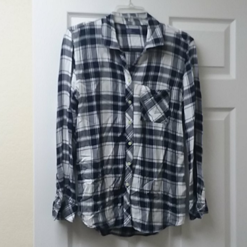 Gap long sleeve button down shirt